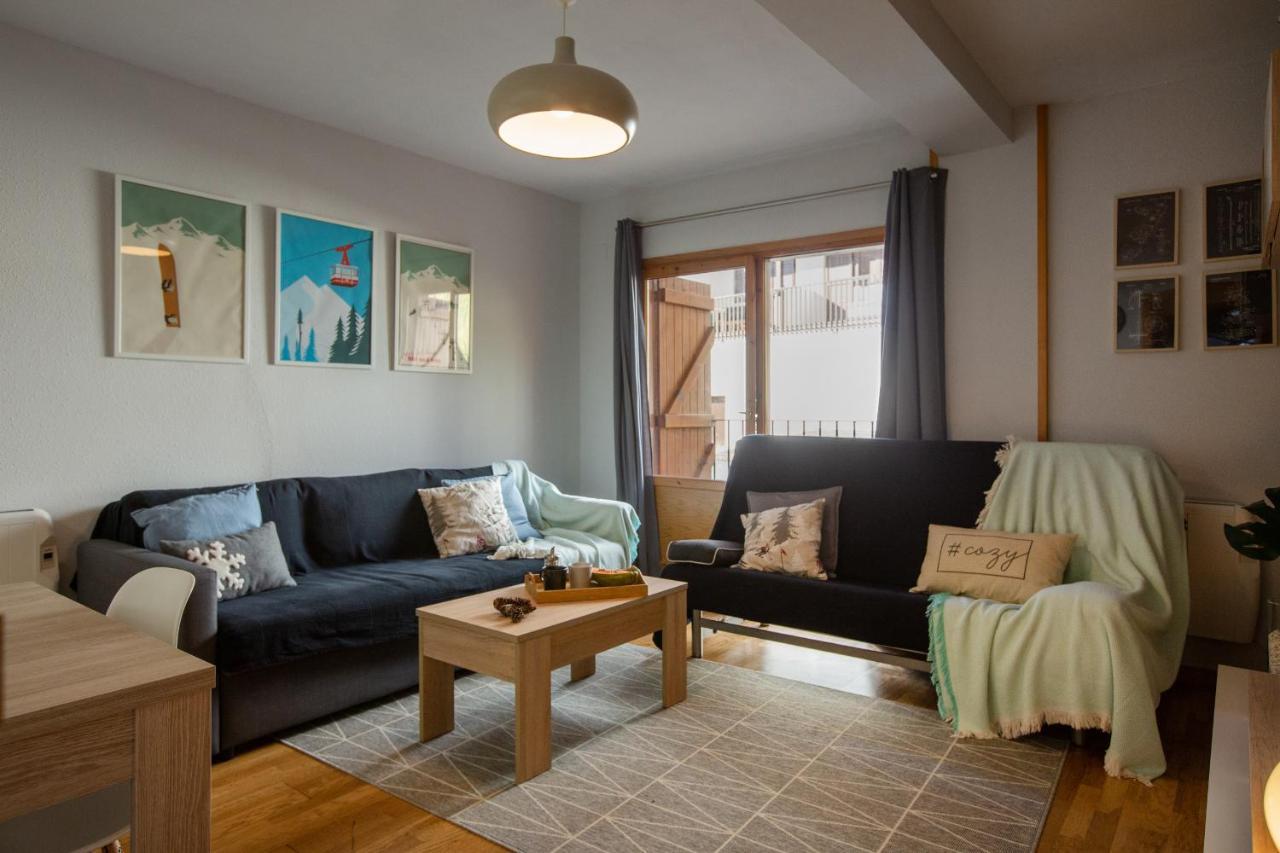 Gorgol Confort Y Funcionalidad Con Balcon - By Pirineos 360 フォルミガル エクステリア 写真