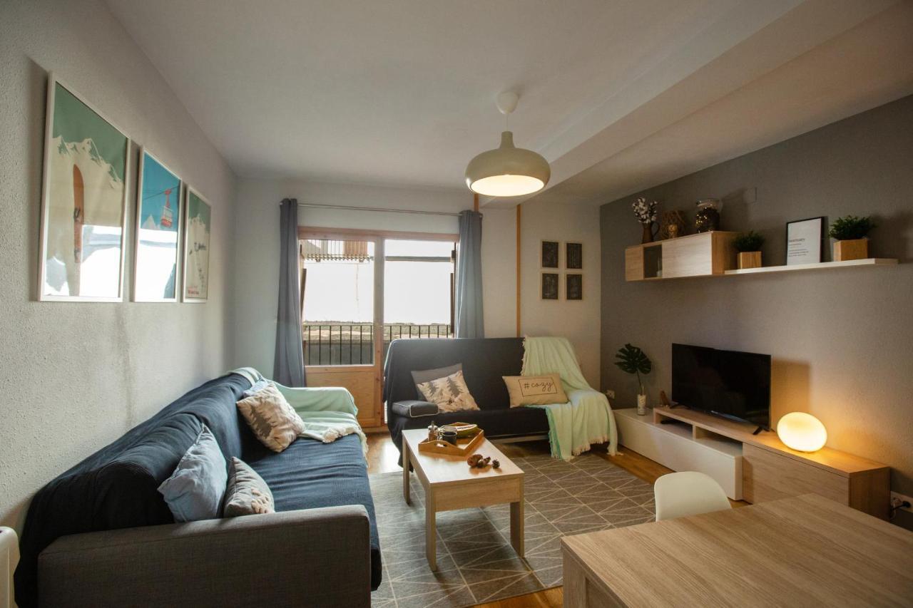 Gorgol Confort Y Funcionalidad Con Balcon - By Pirineos 360 フォルミガル エクステリア 写真